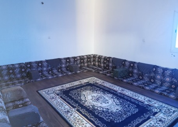استراحة بمجلس وفناء خارجي 