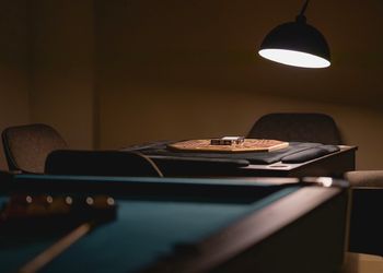 شقة بصالة أنيقة وثلاث غرف نوم 