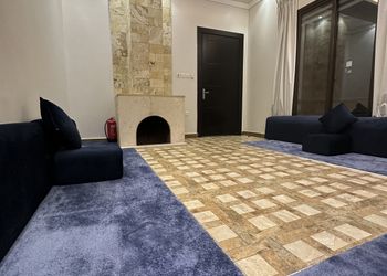 شاليه بتصميم انيق ومسبح خارجي
