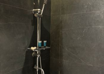شالية انيقة بمجلس مطل على المسبح 