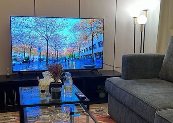 شقة بصالة أنيقة ودخول ذاتي