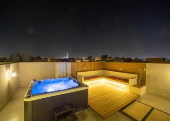 شقة بغرفتين نوم وسطح بجاكوزي 