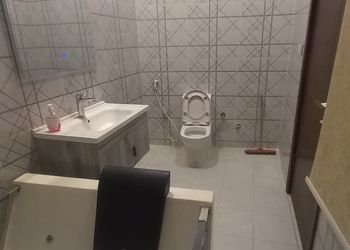 شاليه بجلسة خارجية ومسبح 