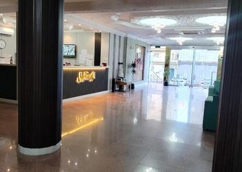 استديو بسرير ماستر وأثاث مريح 