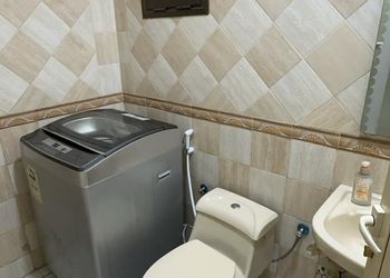 شقة بغرفة جلوس وغرفتين نوم 