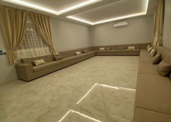 مزرعة بجلسة خارجية وألعاب أطفال 