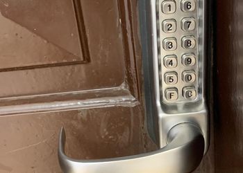 شقة بغرفتين نوم وصالة 