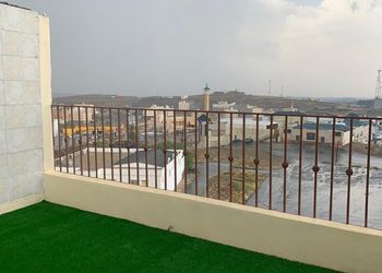 استراحة بجلسة خارجية ومسطح اخضر