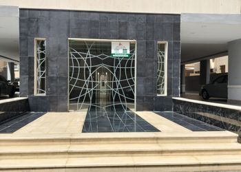 شقة بغرفة معيشة وغرفة نوم 