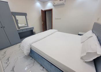 شقة بأثاث مريح وبسيط 