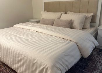 شقة بغرفه نوم سرير ماستر وصاله