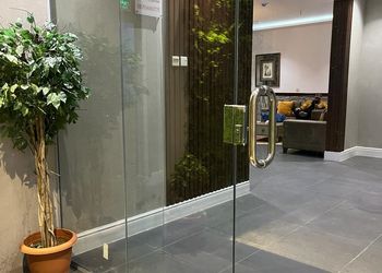 استديو بأثاث مريح وبسيط 