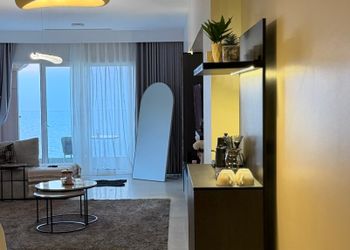 شقة أنيقة بصالة وغرفة نوم