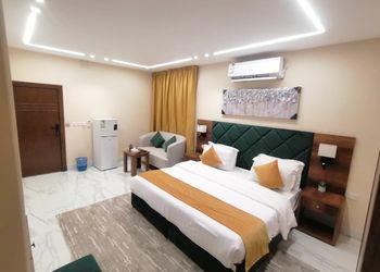 استديو بأثاث مريح وبسيط 