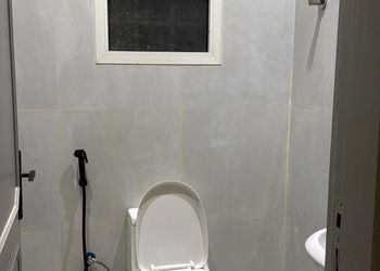 استديو بأثاث مريح وبسيط
