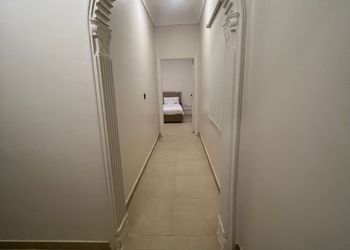 استديو بسرير ماستر وأثاث مريح 