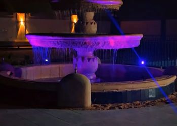 شاليه بجلسة خارجية ومسبح 