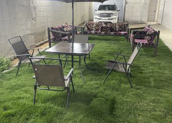 استراحة بجلسة خارجية ومسطح اخضر