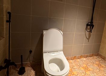  استديو بغرفة نوم بجلسة انيقة 