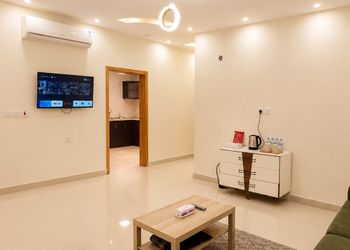 استديو بأثاث مريح وبسيط 