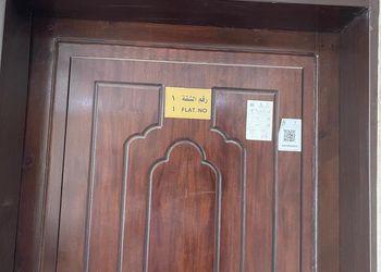 شقة بصالة وثلاث غرف نوم