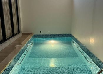 شاليه بمسبح وجلسه خارجيه