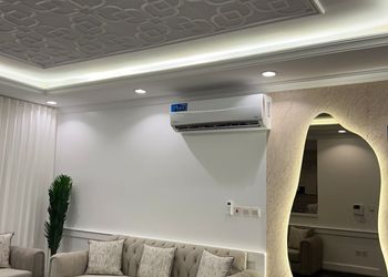 شقة واسعة بصالة وثلاث غرف نوم 