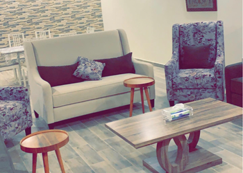استراحه بمسبح خارجي بحاجز والعاب اطفال