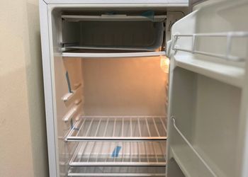 استديو بسرير ماستر وجلسة مريحة 