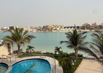 فيلا بتصميم انيق و اربع غرف نوم