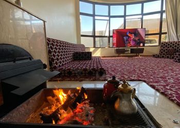 شاليه بجلسة خارجية ومسبح 
