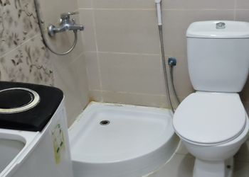 شقة بغرفة معيشة وغرفتين نوم 