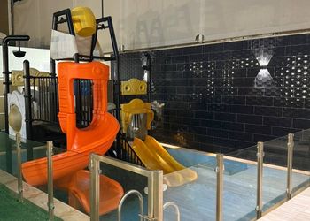شاليه بمسطح اخضر