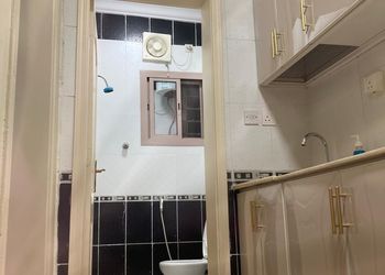 شقة بأثاث مريح وبسيط 