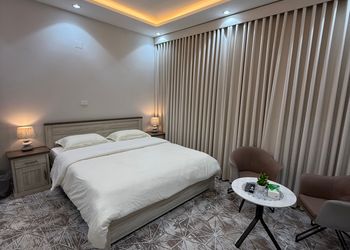 استديو باثاث مريح وبسيط 