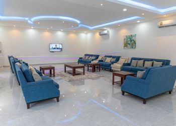 شاليه بمسطح اخضر ومسبح
