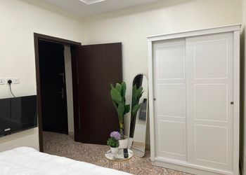 استديو بأثاث مريح وبسيط 