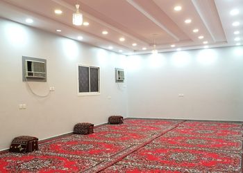 استراحة بمسطح اخضر وجلسة خارجية