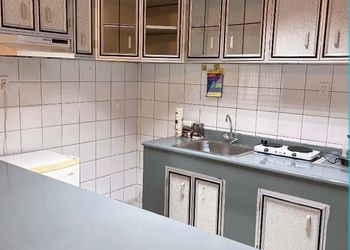 شقة بغرفة معيشة وغرفة نوم 