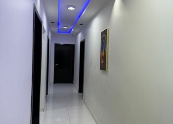شقة بثلاث غرف نوم وصالة