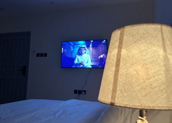 استديو بأثاث مريح وبسيط 
