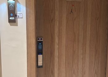 استديو بأثاث مريح وبسيط 