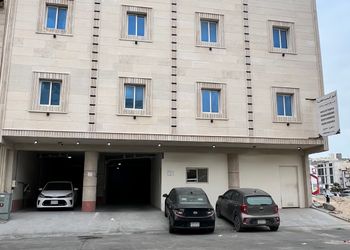 شقة بغرفة معيشة وغرفة نوم 