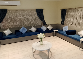 شاليه بمسطح اخضر ومسبح