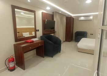 استديو بسرير ماستر وجلسة جانبية