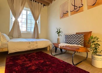 غرفة بسرير مفرد ودخول ذاتي 