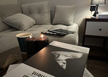 استديو بسرير ماستر وجلسة جانبية