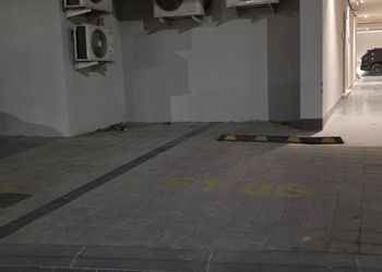 شقة فاخرة بصالة وخمس غرف نوم