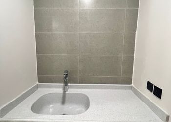 استديو بسرير ماستر وأثاث مريح 