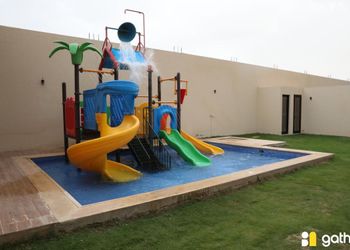 شاليه بمسبح وجلسة خارجية 